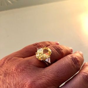 Gorgeous lemon crystal ring